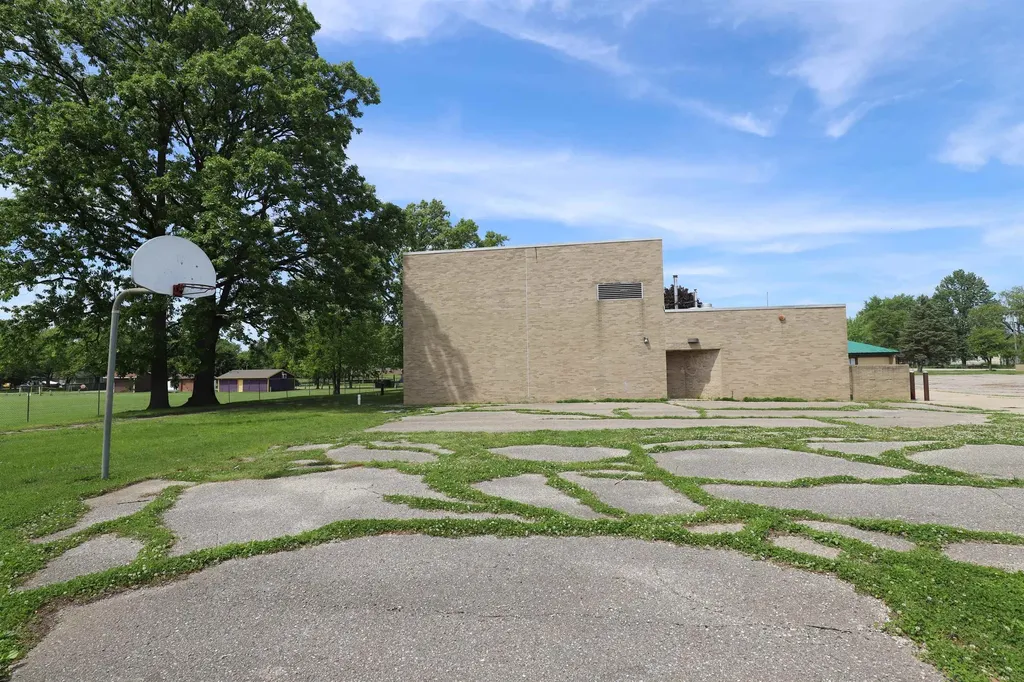 900 Oak Street Lennon Village MI 48449