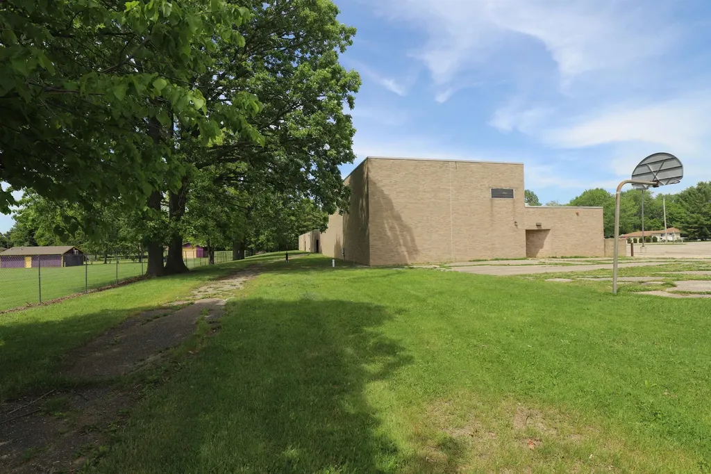 900 Oak Street Lennon Village MI 48449
