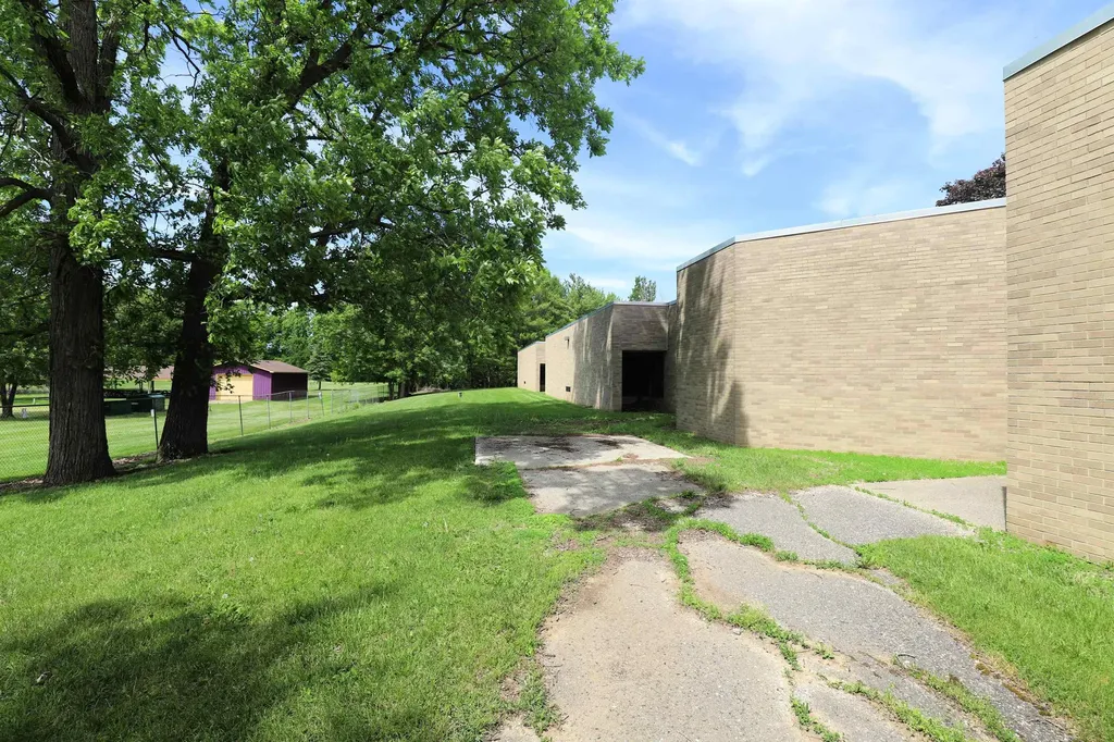 900 Oak Street Lennon Village MI 48449