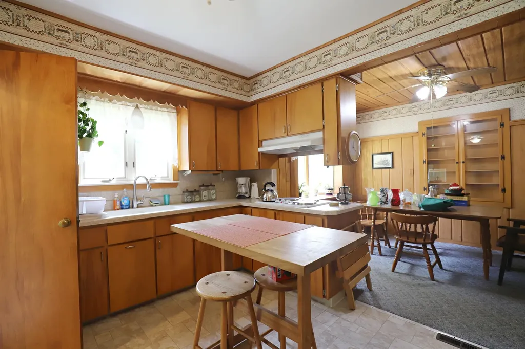 536 Warren Avenue Flushing City MI 48433