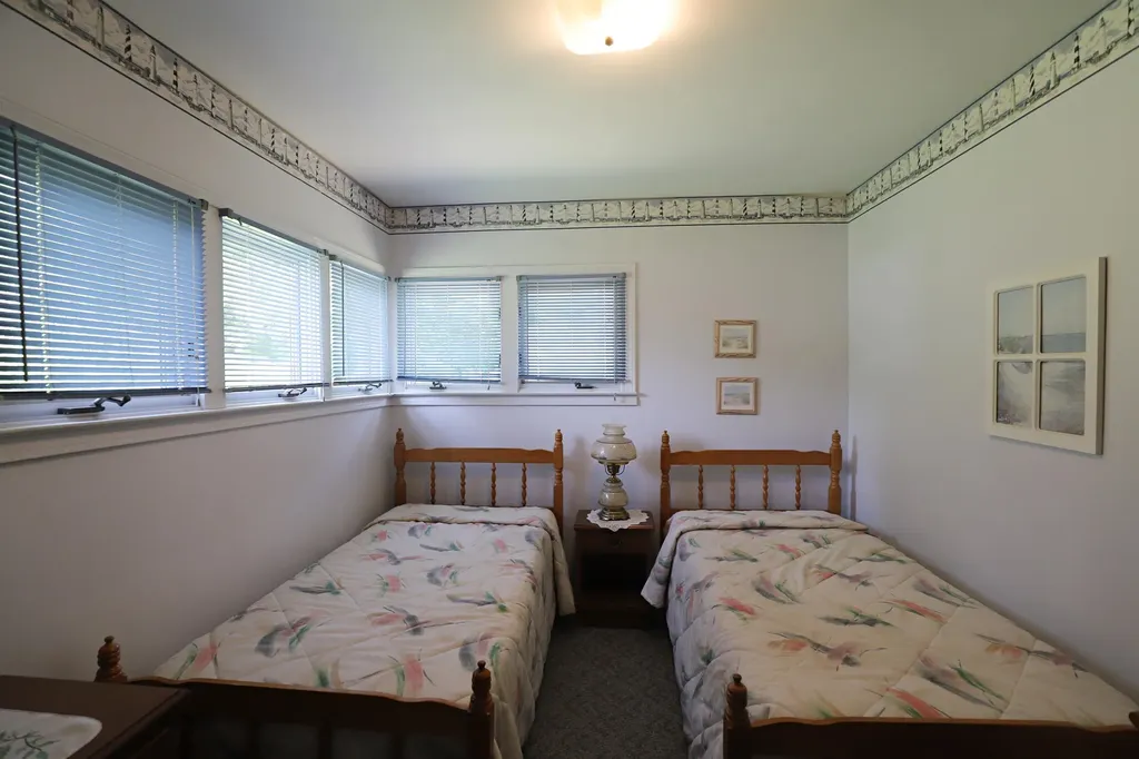536 Warren Avenue Flushing City MI 48433