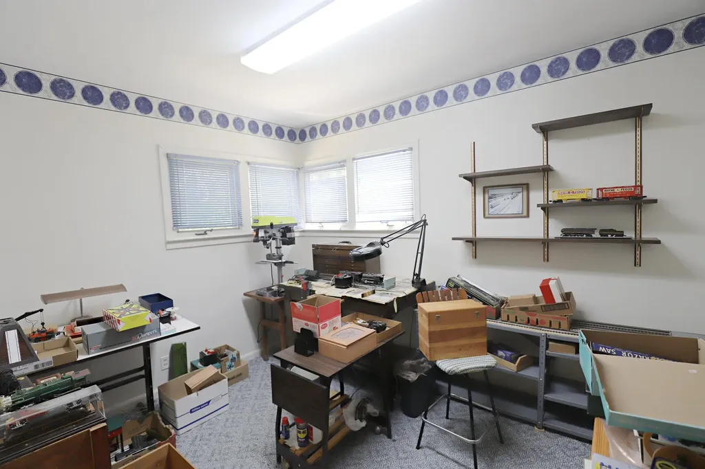 536 Warren Avenue Flushing City MI 48433