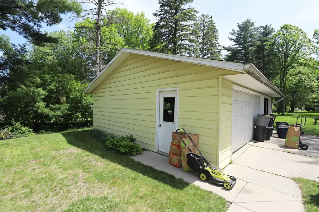 536 Warren Avenue Flushing City MI 48433