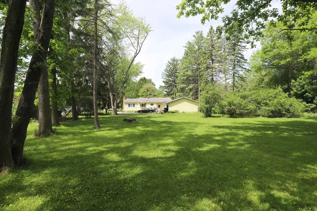 536 Warren Avenue Flushing City MI 48433