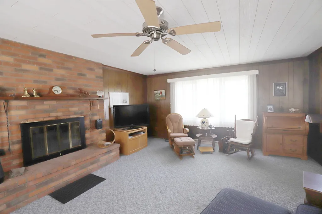 536 Warren Avenue Flushing City MI 48433