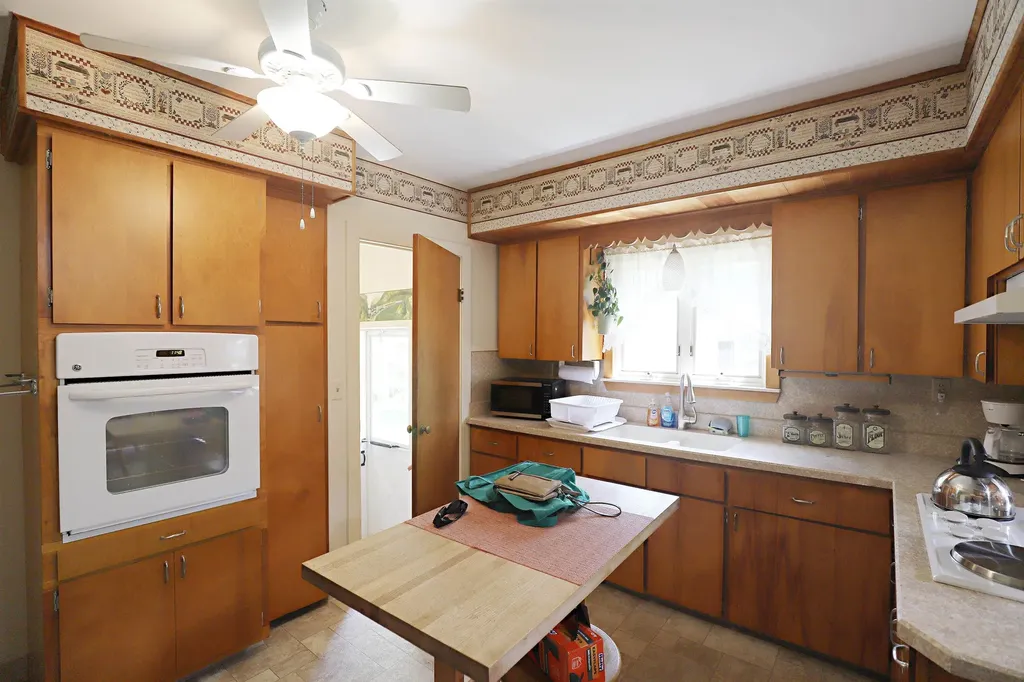 536 Warren Avenue Flushing City MI 48433