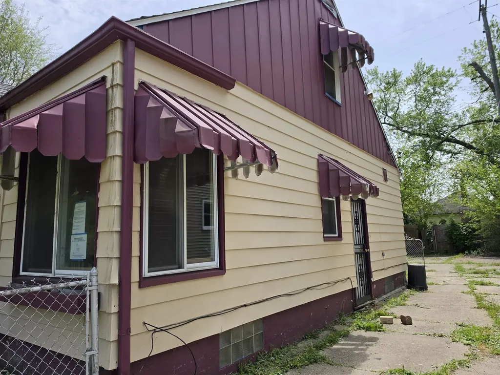318 E Philadelphia Boulevard Flint City MI 48505