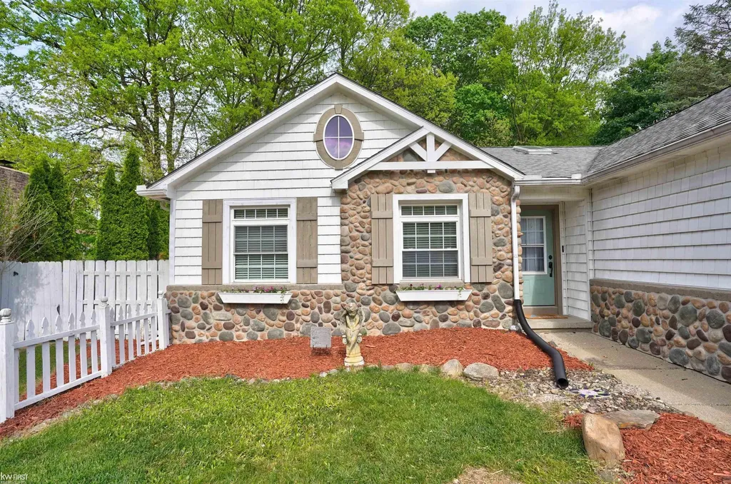 5311 Crestwood Drive Grand Blanc Charter Township MI 48439
