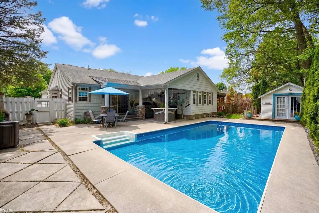5311 Crestwood Drive Grand Blanc Charter Township MI 48439
