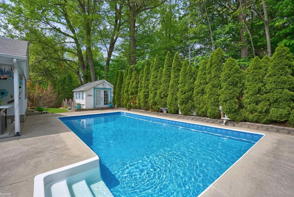 5311 Crestwood Drive Grand Blanc Charter Township MI 48439