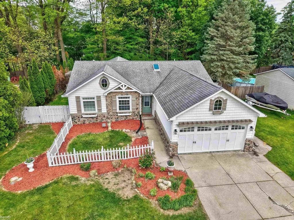 5311 Crestwood Drive Grand Blanc Charter Township MI 48439
