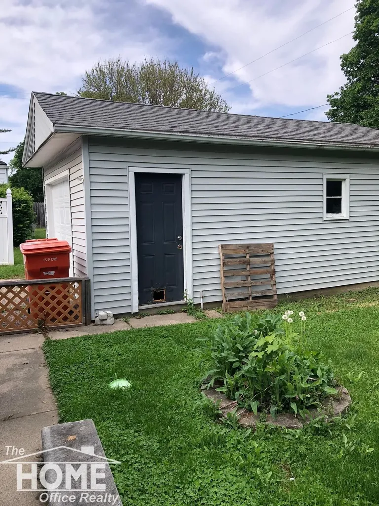 918 N Hickory Street Owosso City MI 48867