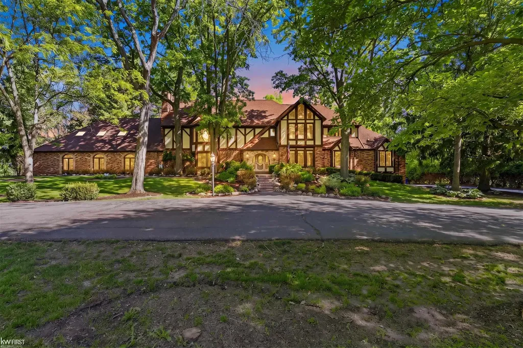 9220 Creekwood Lake Trail Mundy Township MI 48439
