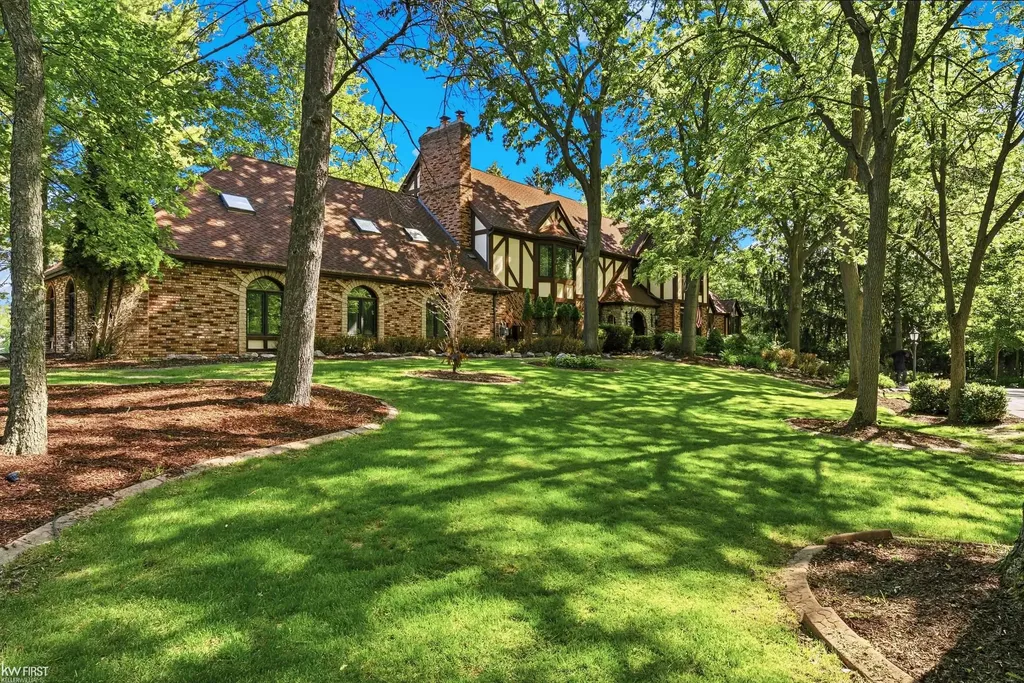 9220 Creekwood Lake Trail Mundy Township MI 48439