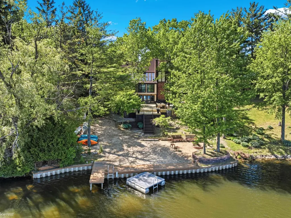 9220 Creekwood Lake Trail Mundy Township MI 48439