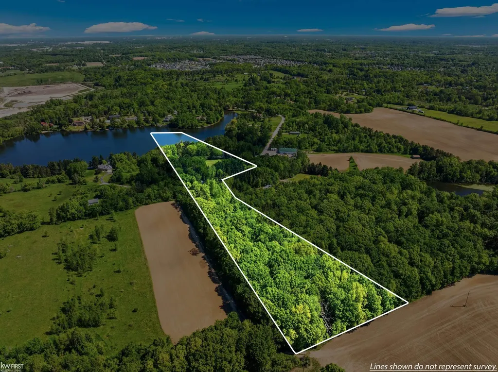 9220 Creekwood Lake Trail Mundy Township MI 48439