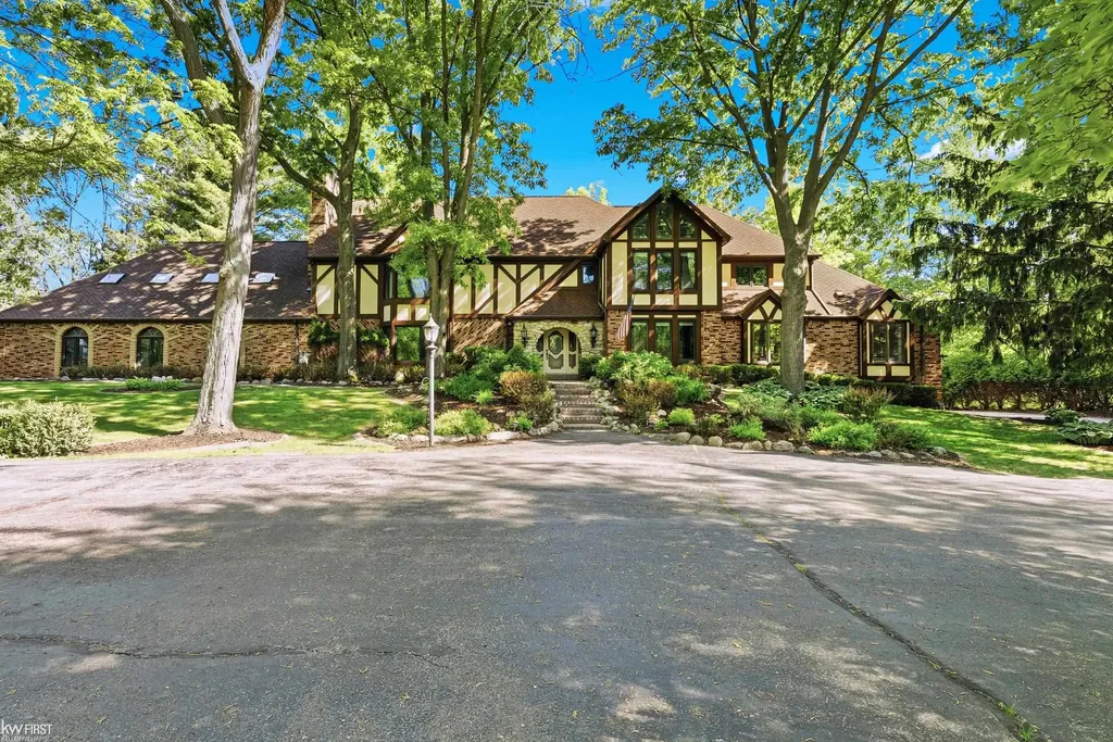 9220 Creekwood Lake Trail Mundy Township MI 48439