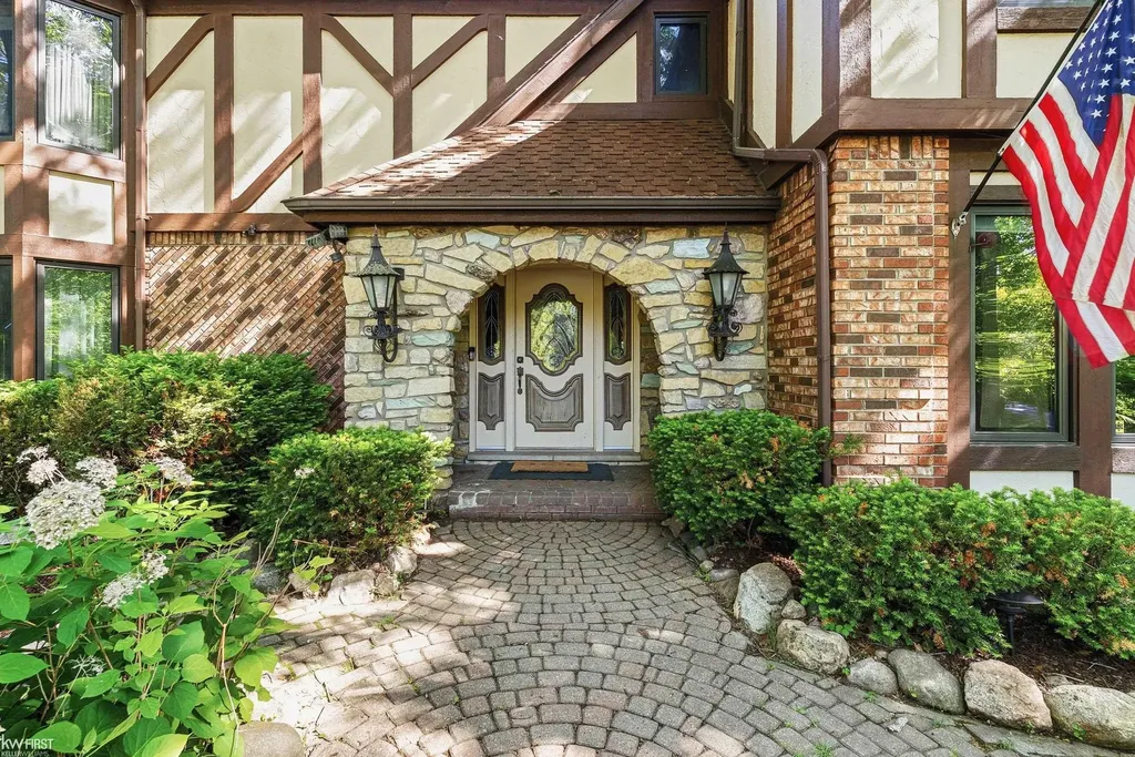 9220 Creekwood Lake Trail Mundy Township MI 48439