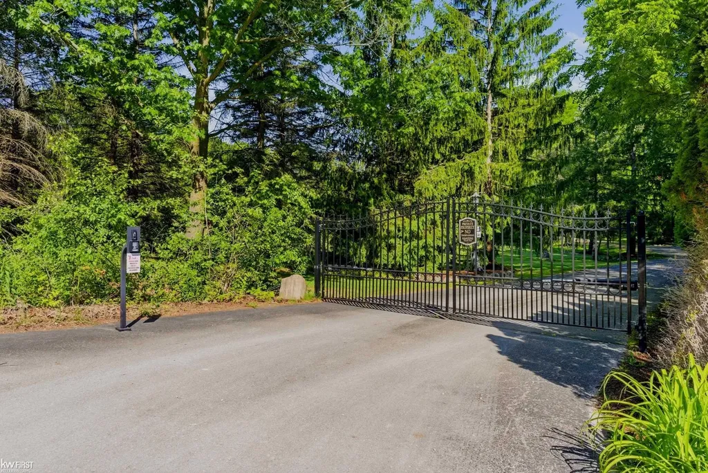 9220 Creekwood Lake Trail Mundy Township MI 48439
