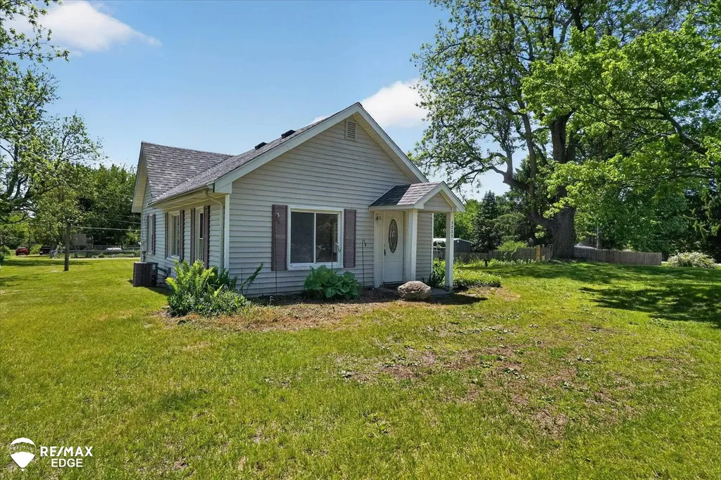 5233 Pratt Road Hadley Township MI 48455