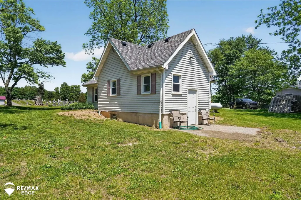 5233 Pratt Road Hadley Township MI 48455