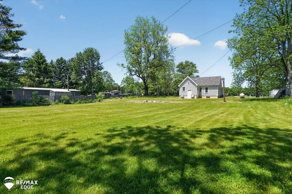 5233 Pratt Road Hadley Township MI 48455
