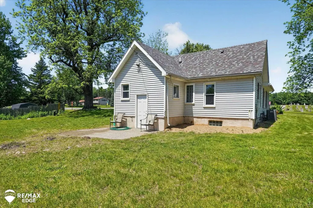 5233 Pratt Road Hadley Township MI 48455