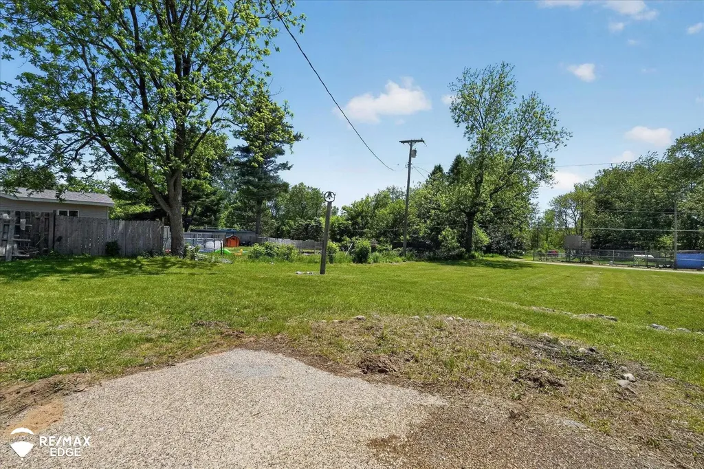 5233 Pratt Road Hadley Township MI 48455