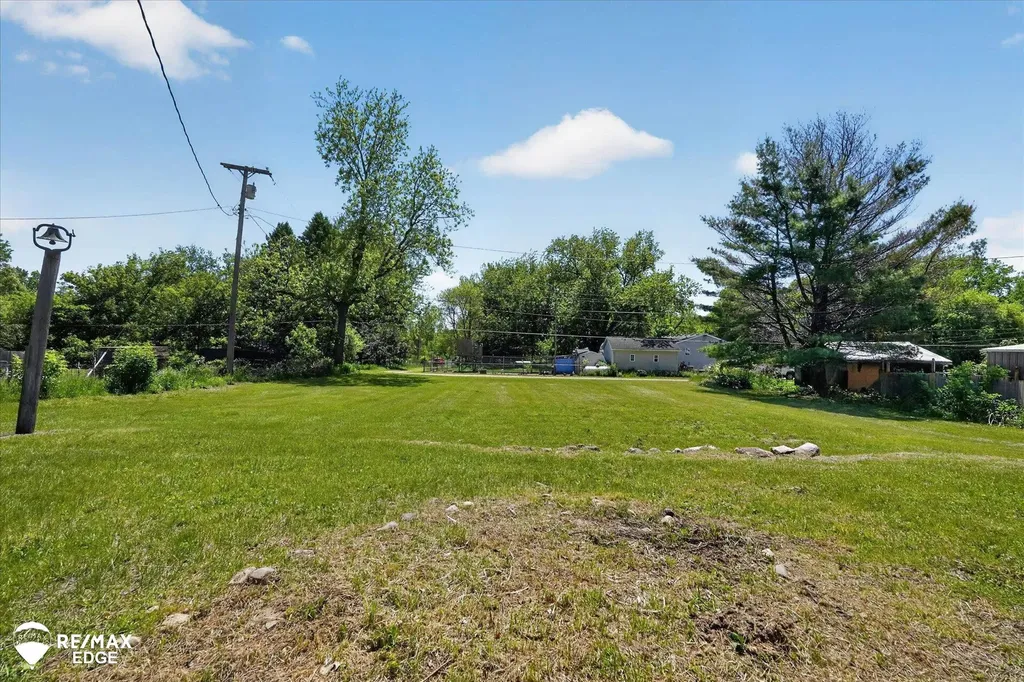 5233 Pratt Road Hadley Township MI 48455