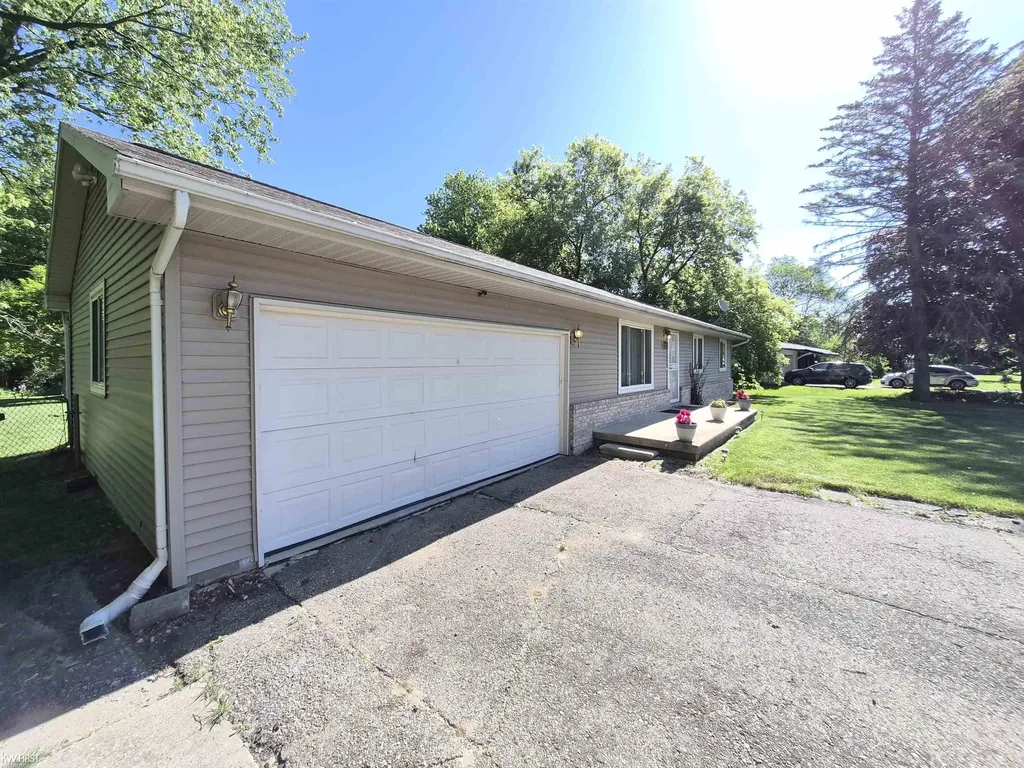 1282 Arrowhead Drive Burton City MI 48509