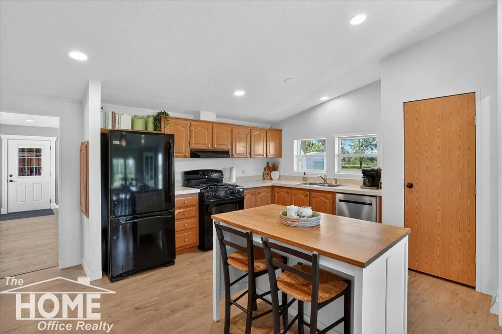 10975 E Grand River Avenue Danby Township MI 48875