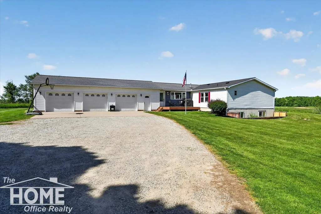 10975 E Grand River Avenue Danby Township MI 48875