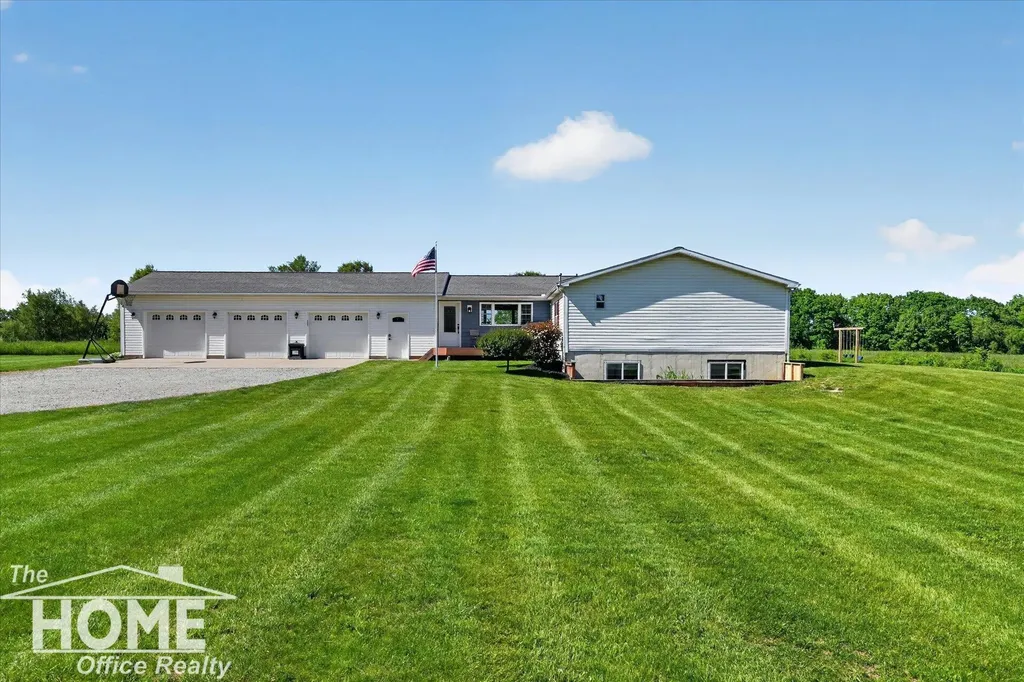 10975 E Grand River Avenue Danby Township MI 48875