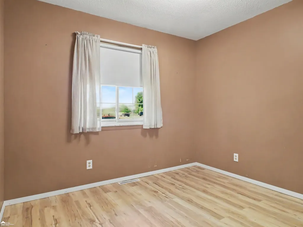 3345 Linger Lane Street Bridgeport Charter Township MI 48601