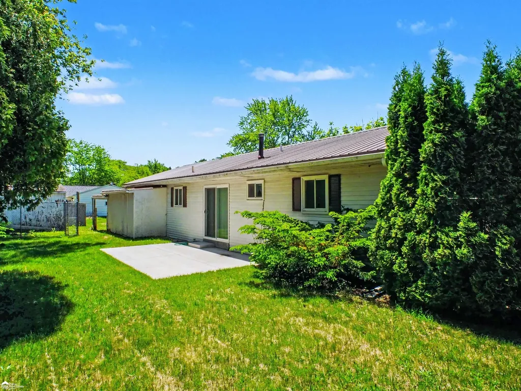 3345 Linger Lane Street Bridgeport Charter Township MI 48601