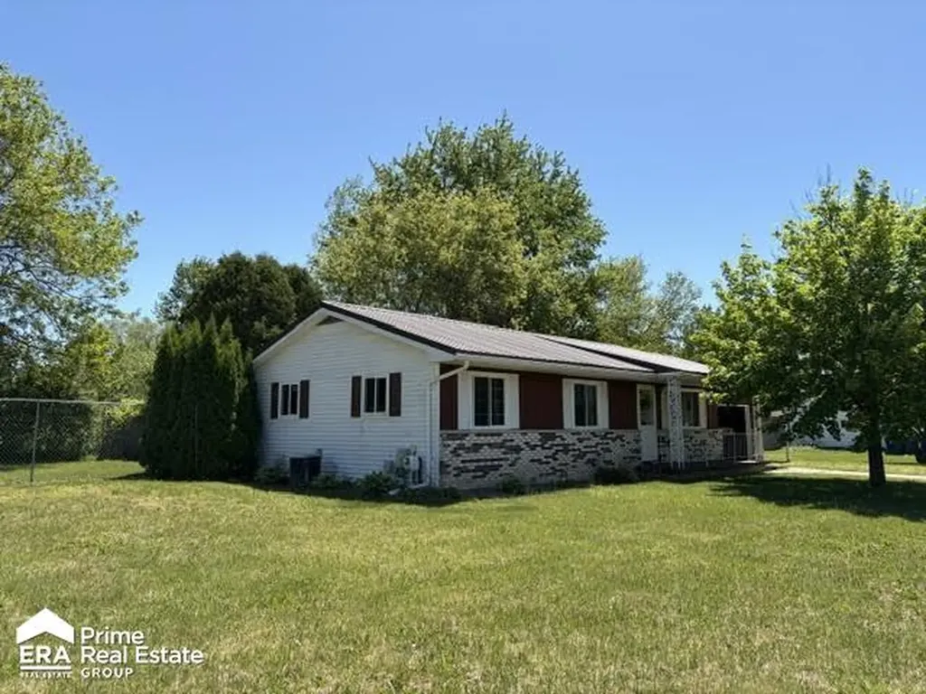 3345 Linger Lane Street Bridgeport Charter Township MI 48601