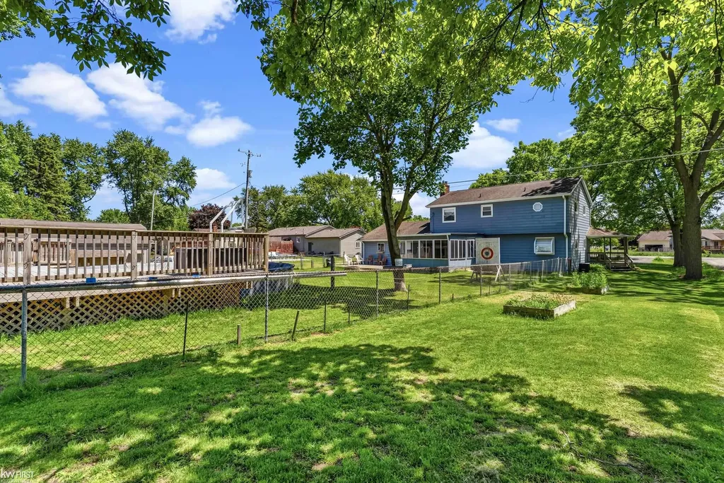 4216 Lahring Road Fenton Charter Township MI 48451