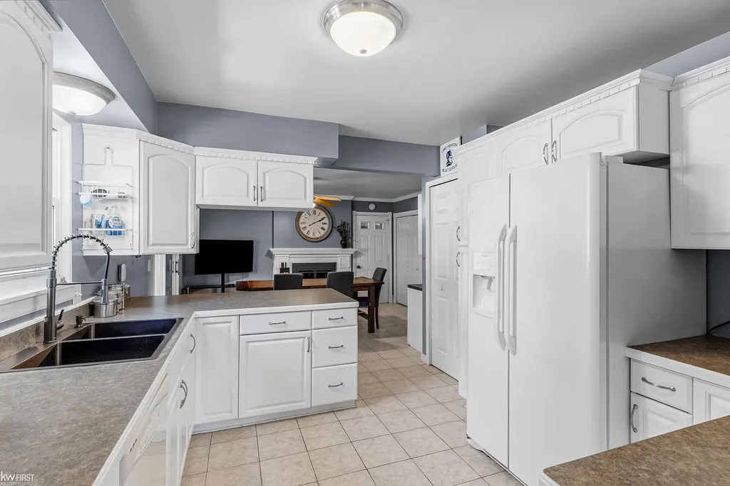 4216 Lahring Road Fenton Charter Township MI 48451