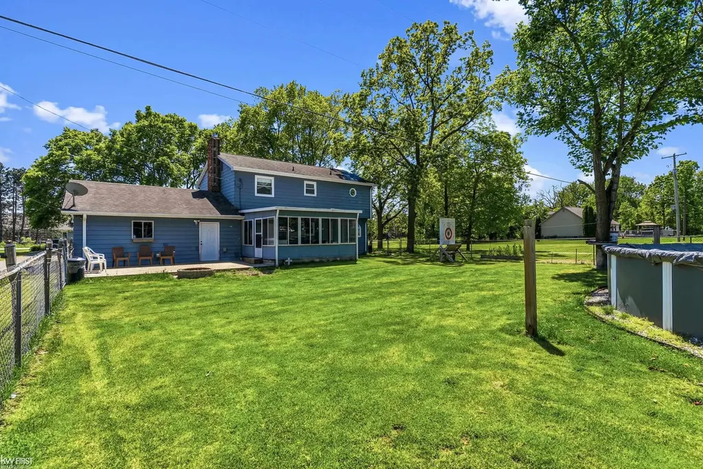 4216 Lahring Road Fenton Charter Township MI 48451