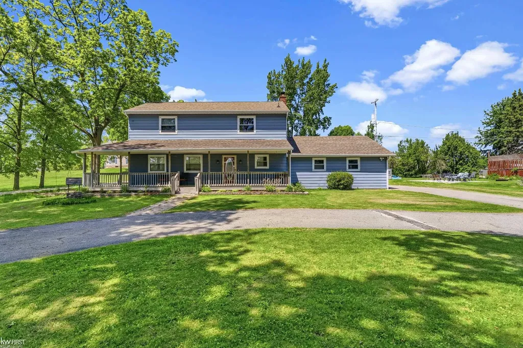 4216 Lahring Road Fenton Charter Township MI 48451