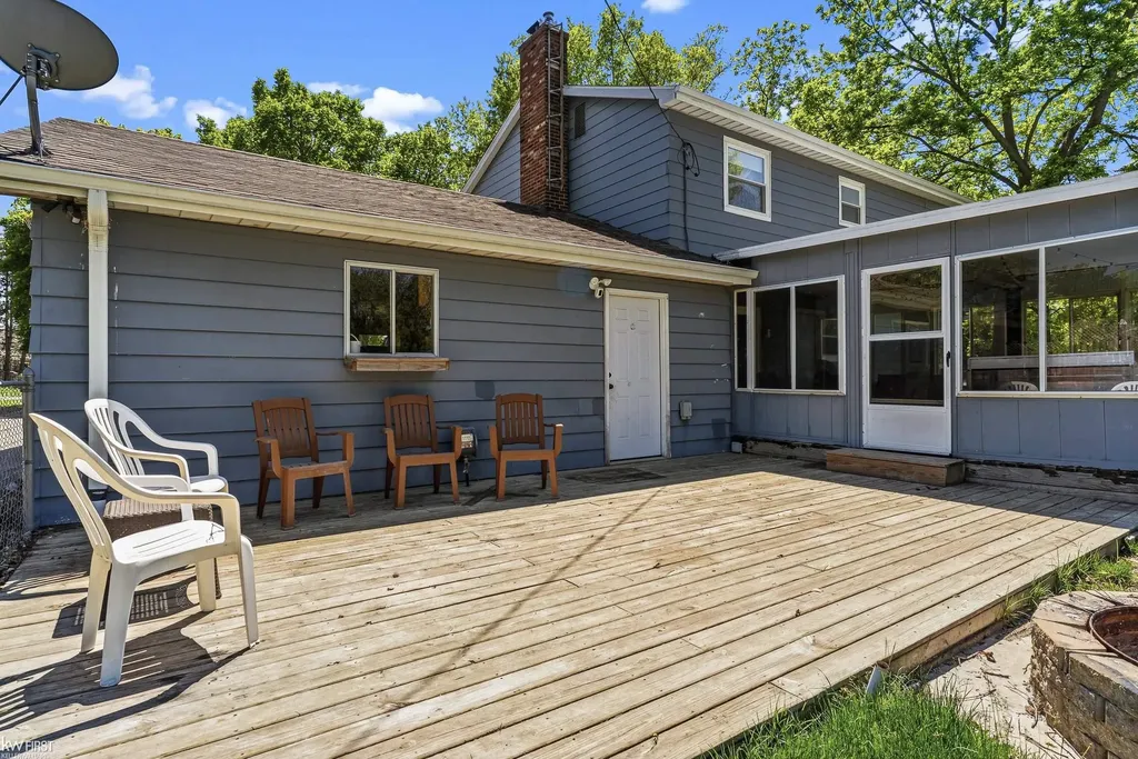 4216 Lahring Road Fenton Charter Township MI 48451