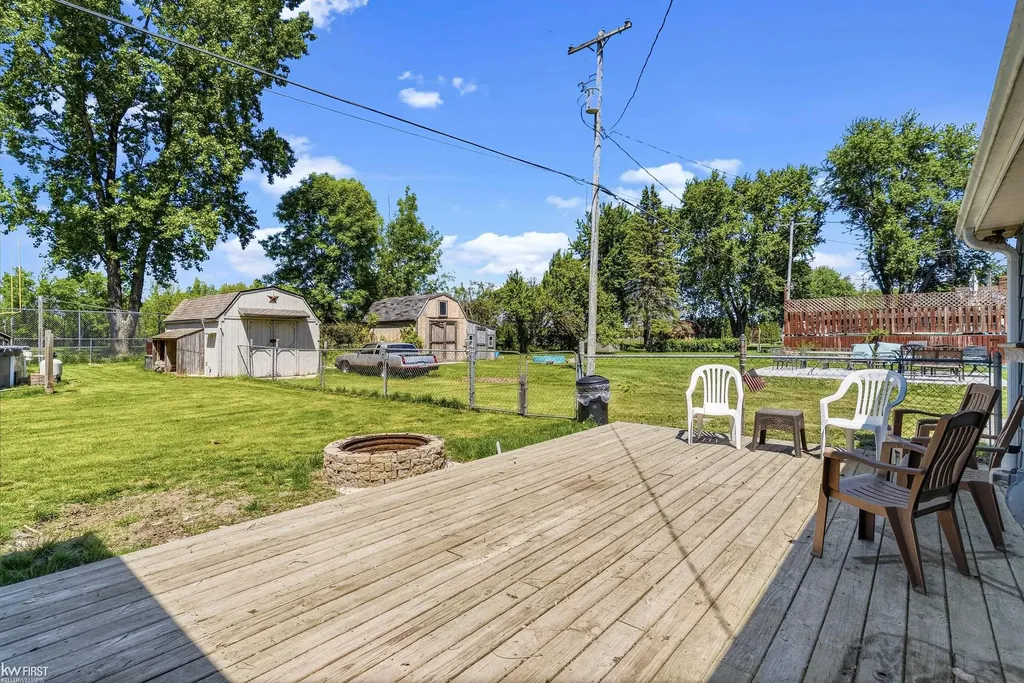 4216 Lahring Road Fenton Charter Township MI 48451