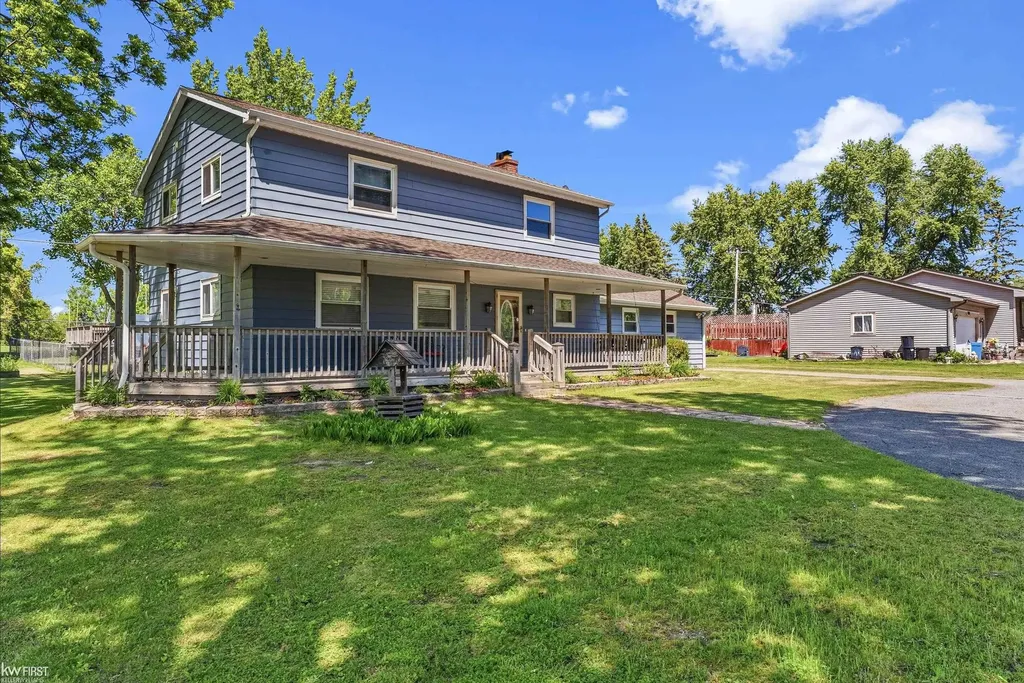 4216 Lahring Road Fenton Charter Township MI 48451