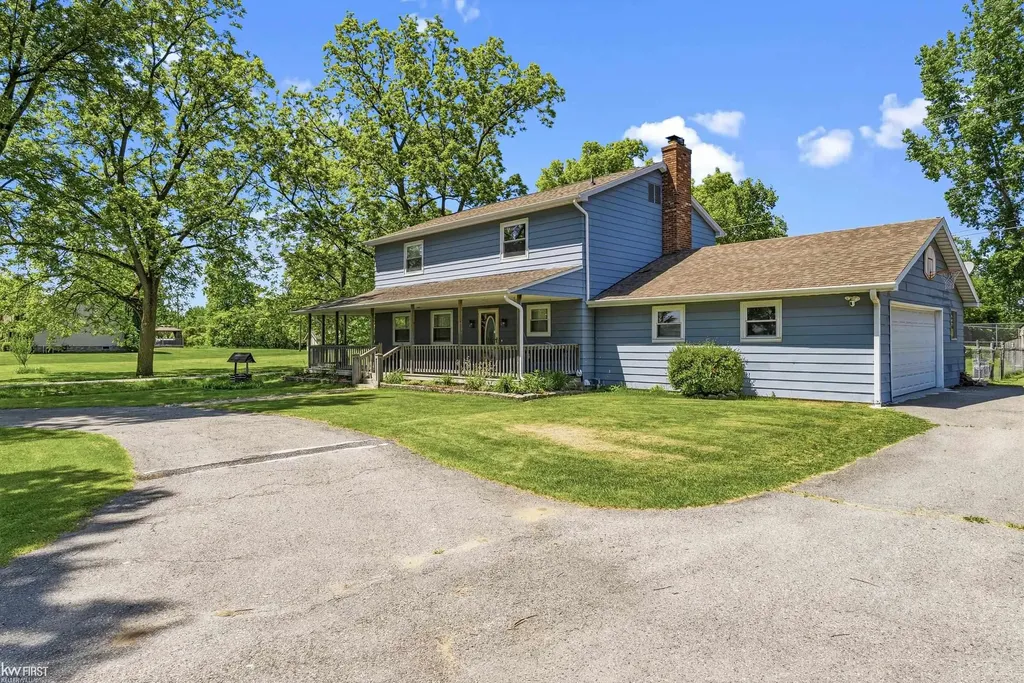 4216 Lahring Road Fenton Charter Township MI 48451