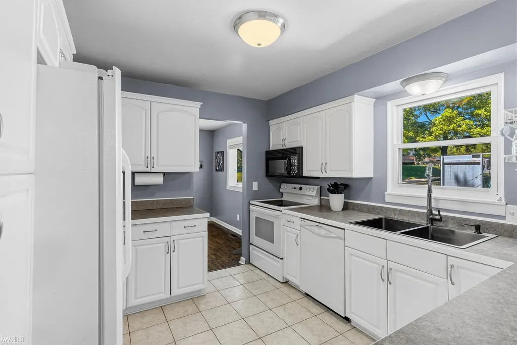 4216 Lahring Road Fenton Charter Township MI 48451