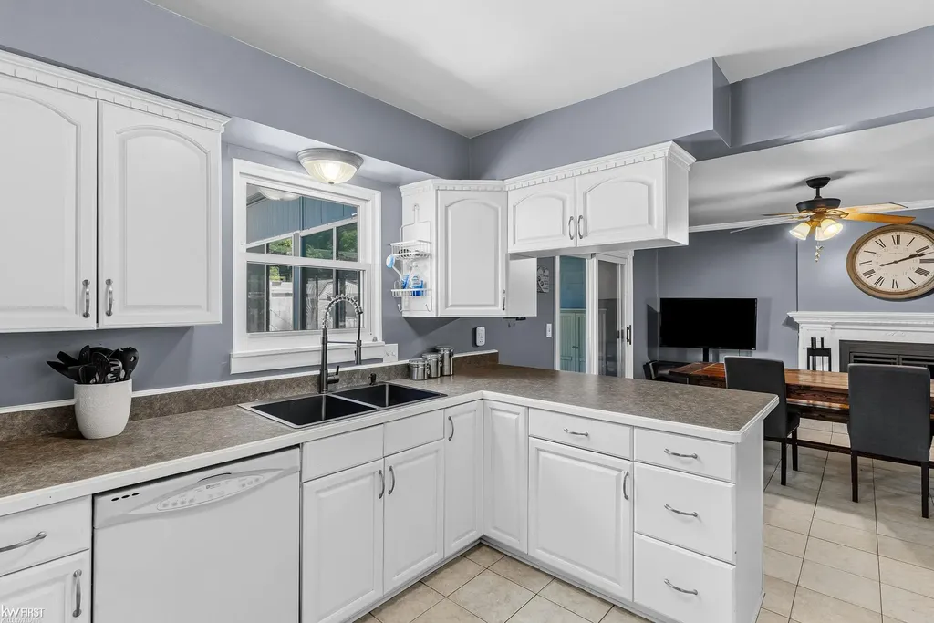 4216 Lahring Road Fenton Charter Township MI 48451