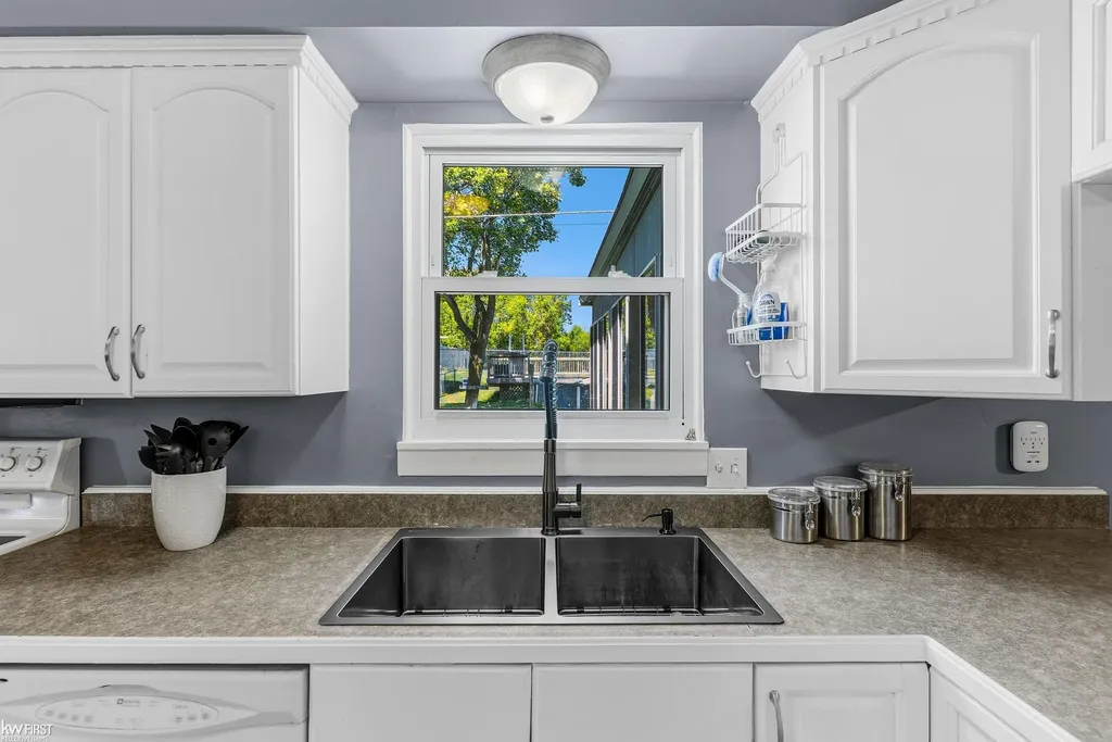 4216 Lahring Road Fenton Charter Township MI 48451