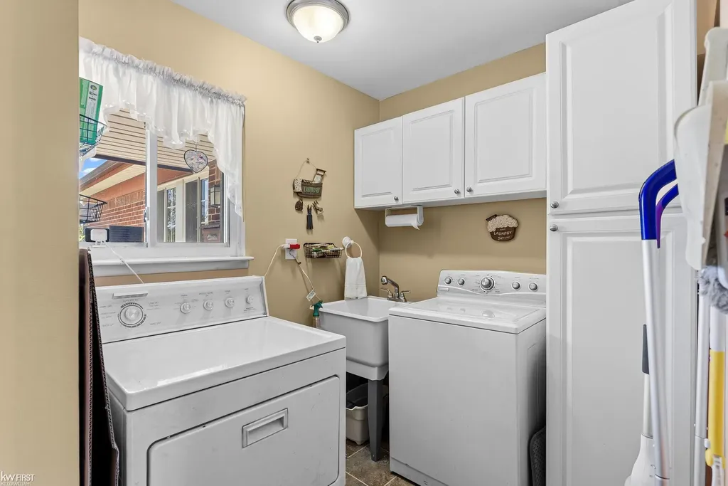 30068 Astor Street Farmington Hills City MI 48334