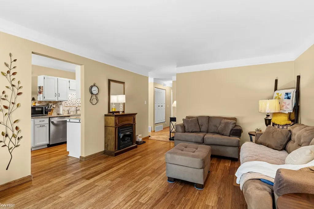 30068 Astor Street Farmington Hills City MI 48334