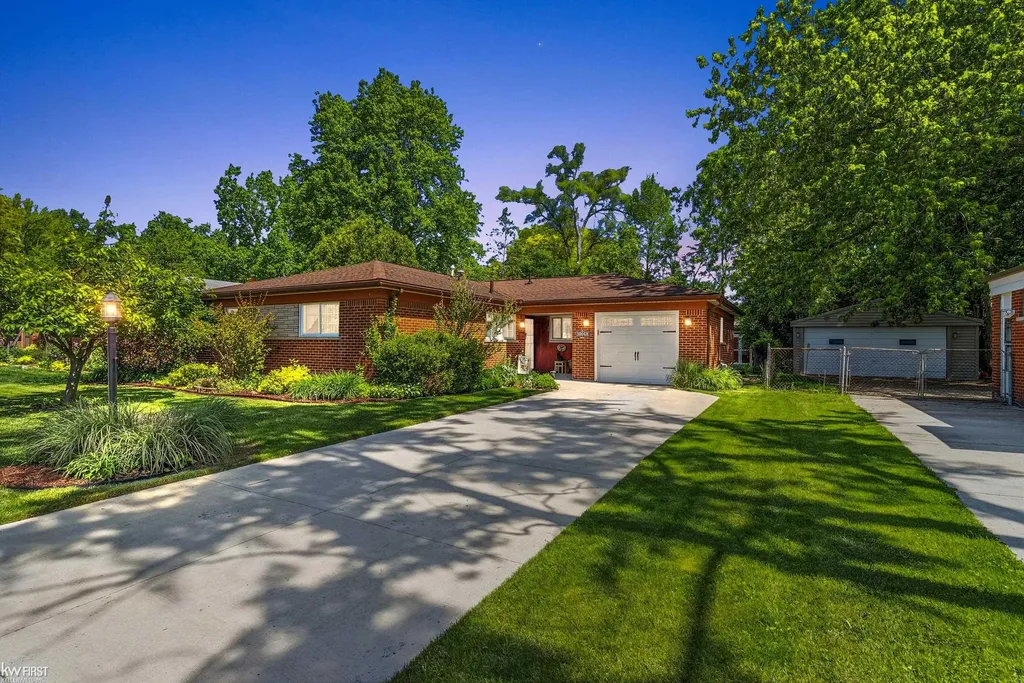 30068 Astor Street Farmington Hills City MI 48334